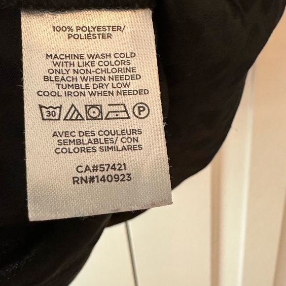 Loft Black Peplum, Tulip Short Sleeve Blouse
Sz S
Excellent Condition - Picture 4 of 4